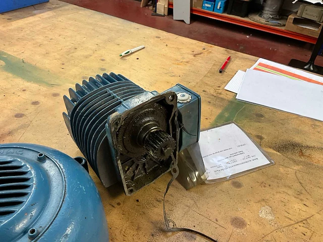 Demag divers lot met een motor, katrijmotorreduktie, remdeksels… - afbeelding 2 van  11