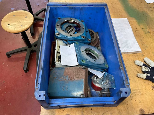 Demag diverse onderdelen waaronder remschijf, jalousie etc. - afbeelding 1 van  4