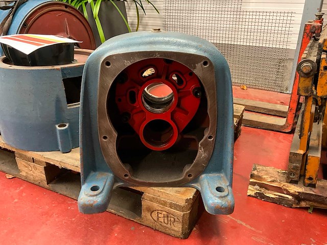 Demag reduktiehuis leeg 112d met flens - zonder paspennen 10 x 60 - afbeelding 1 van  4