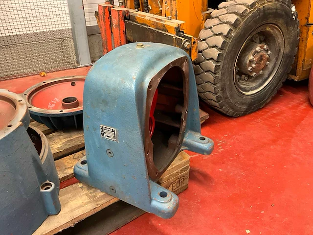 Demag reduktiehuis leeg 112d met flens - zonder paspennen 10 x 60 - afbeelding 2 van  4