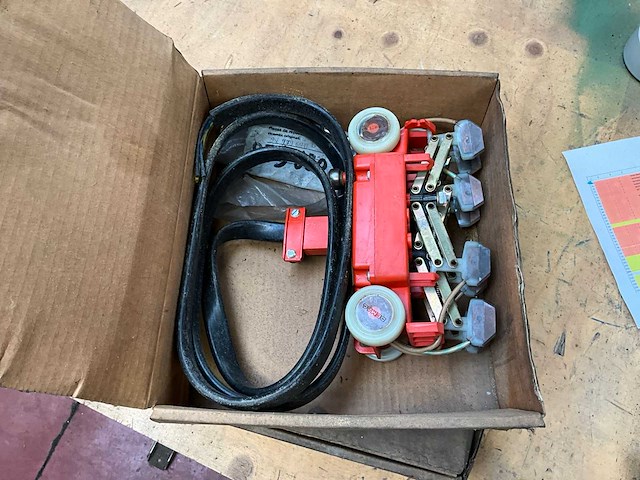 Demag stator 13/3pf2, 2 x stroomafneemwagens, holle as p25 - afbeelding 3 van  4