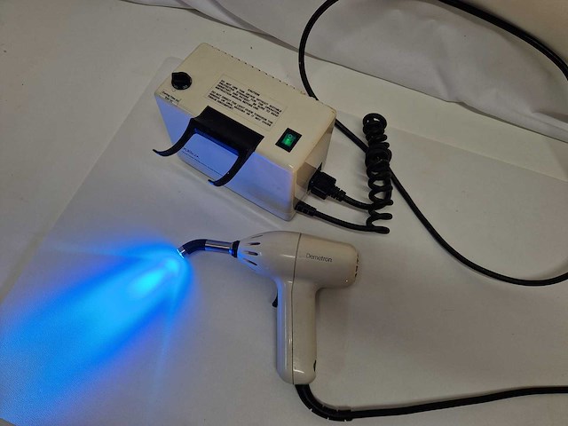 Demetron optilux curing light - instruments de dentisterie - afbeelding 1 van  1