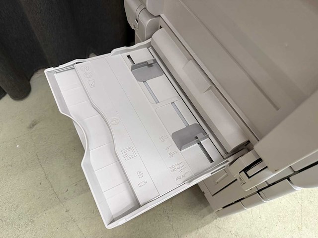 (demo machine) xerox versalink c7130 - multifunctionele full color laserprinter - afbeelding 13 van  14