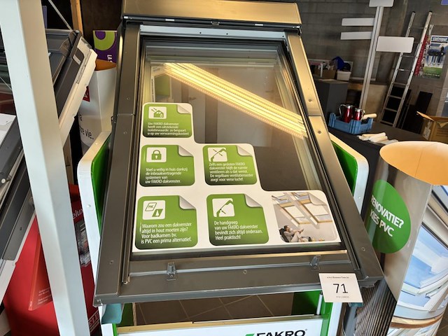 Demo stand fakro incl dakvenster - afbeelding 1 van  5