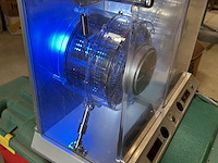 Demonstratie robot voor wasmachines - afbeelding 4 van  5