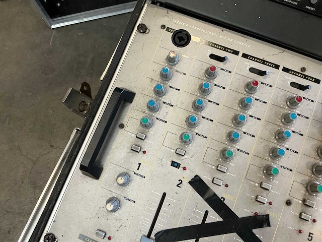 Denon dn-2100f mengpaneel + jb systems classic 6 + flightcase - afbeelding 9 van  11