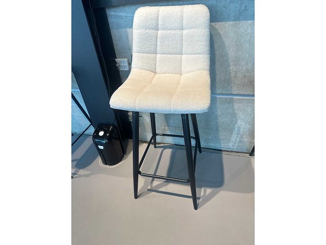 Design barstoelen wit teddy (4x) - afbeelding 3 van  5