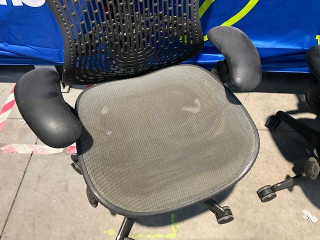 Design bureastoel herman miller mirra 1 (2x) - afbeelding 12 van  12
