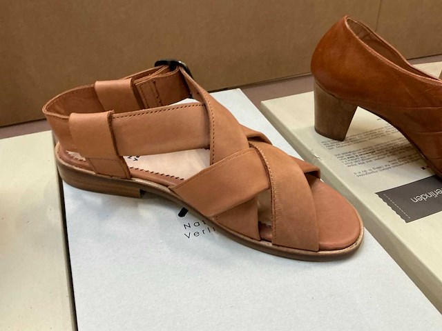 Design damesschoen (6x) - afbeelding 2 van  13