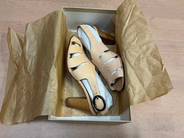 Design damesschoen met hak 38,5 - afbeelding 6 van  8