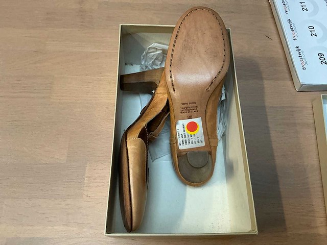 Design damesschoen met hak 38 - afbeelding 4 van  7