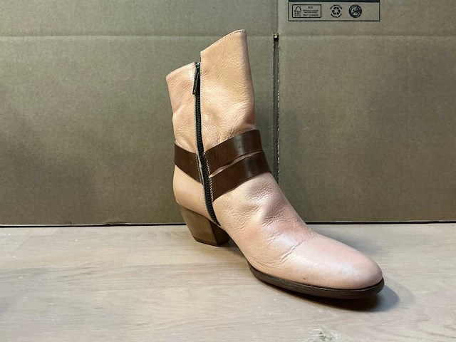 Design damesschoen met hak 38 - afbeelding 1 van  8