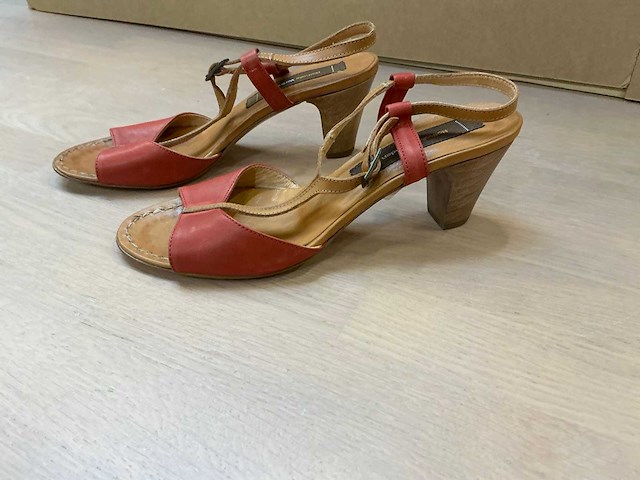 Design damesschoen met hak 38 - afbeelding 3 van  7