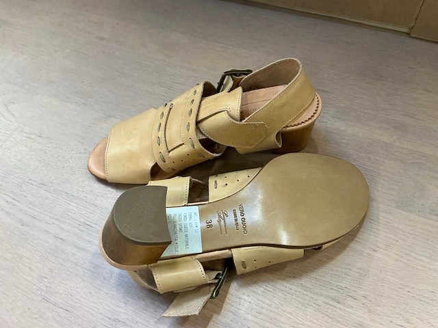 Design damesschoen met hak 38 - afbeelding 6 van  7