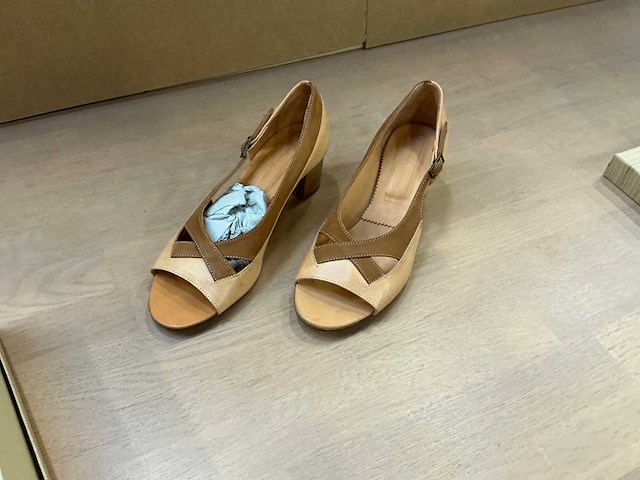 Design damesschoen met hak 38 - afbeelding 2 van  7