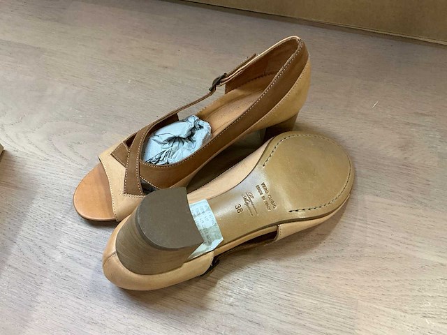 Design damesschoen met hak 38 - afbeelding 6 van  7