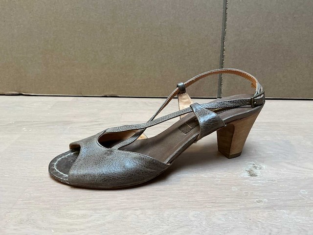 Design damesschoen met hak 41 - afbeelding 1 van  7