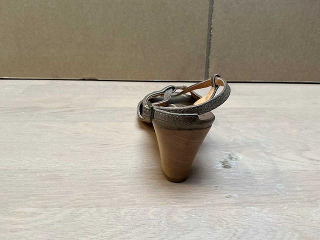 Design damesschoen met hak 41 - afbeelding 4 van  7