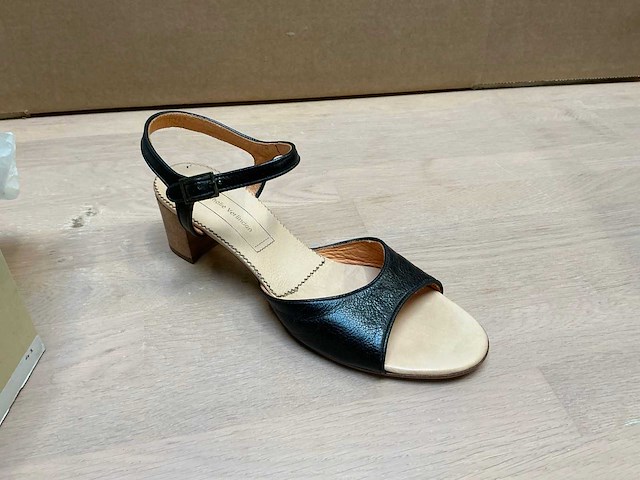 Design damesschoen met hak 41 - afbeelding 1 van  9