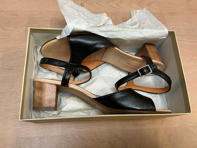 Design damesschoen met hak 41 - afbeelding 7 van  9