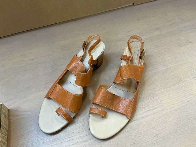 Design damesschoenen met hak 38 - afbeelding 3 van  7