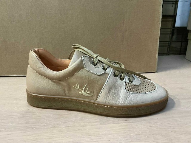 Design damessneaker 36 - afbeelding 1 van  7