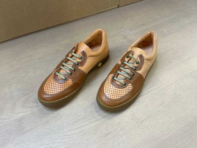 Design damessneaker 36 - afbeelding 2 van  6