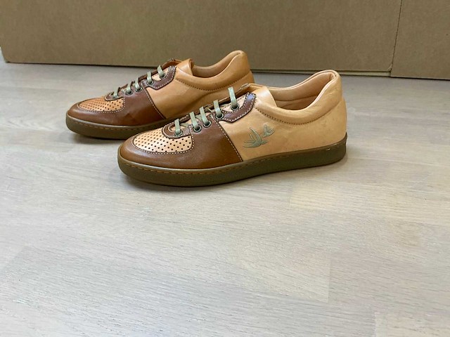 Design damessneaker 36 - afbeelding 3 van  6