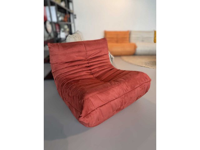 Design fauteuil rood (1x) - afbeelding 1 van  4