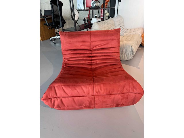Design fauteuil rood (1x) - afbeelding 2 van  4