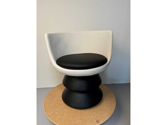 Design fauteuil zwart pu leer showroommodel(1x) - afbeelding 1 van  7