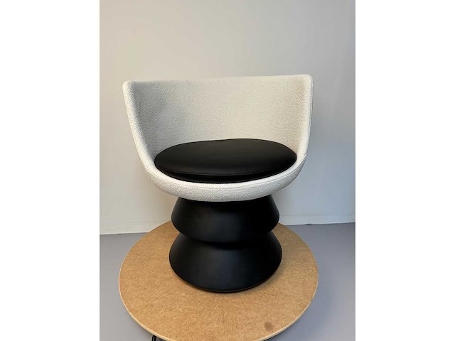 Design fauteuil zwart pu leer showroommodel(1x) - afbeelding 2 van  7