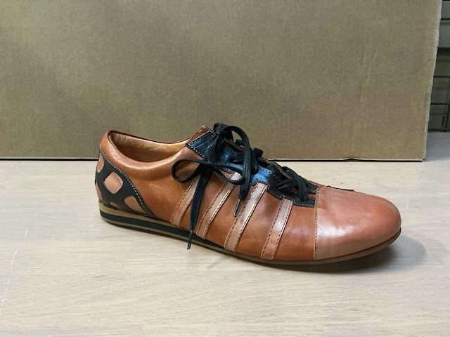 Design herensneaker 38 - afbeelding 1 van  5