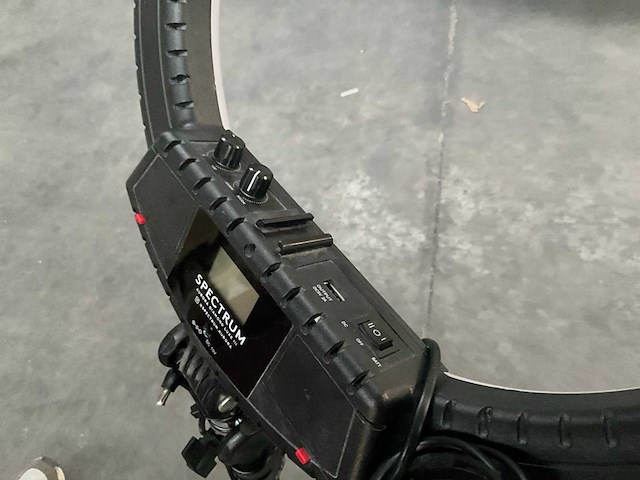 Design staande lamp + ringlicht - afbeelding 2 van  10