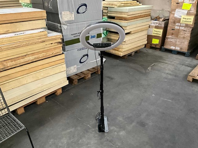 Design staande lamp + ringlicht - afbeelding 6 van  10