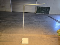 Design staanlamp 135cm hoog - afbeelding 1 van  7