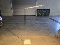 Design staanlamp 135cm hoog - afbeelding 2 van  7