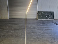 Design staanlamp 135cm hoog - afbeelding 3 van  7
