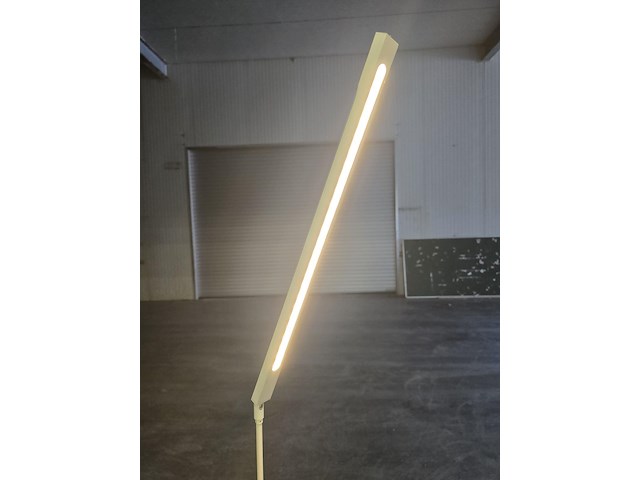 Design staanlamp 135cm hoog - afbeelding 4 van  7