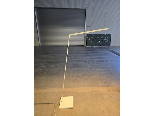 Design staanlamp 135cm hoog - afbeelding 5 van  7