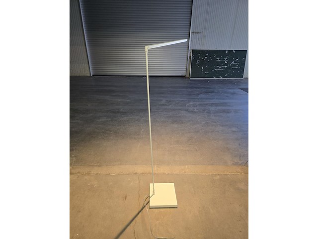 Design staanlamp 135cm hoog - afbeelding 6 van  7