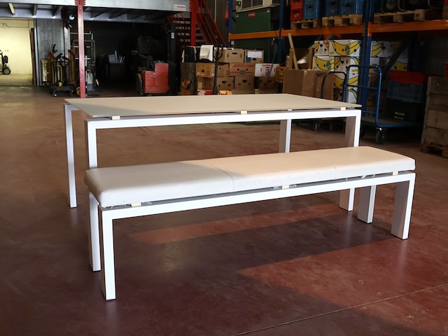 Design tafel met zitbank - afbeelding 1 van  8