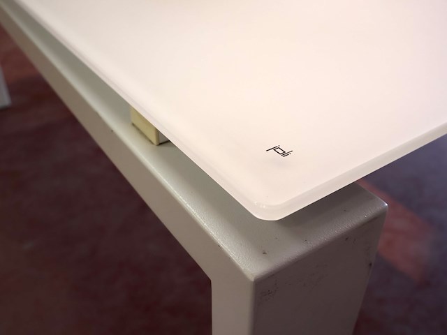 Design tafel met zitbank - afbeelding 4 van  8