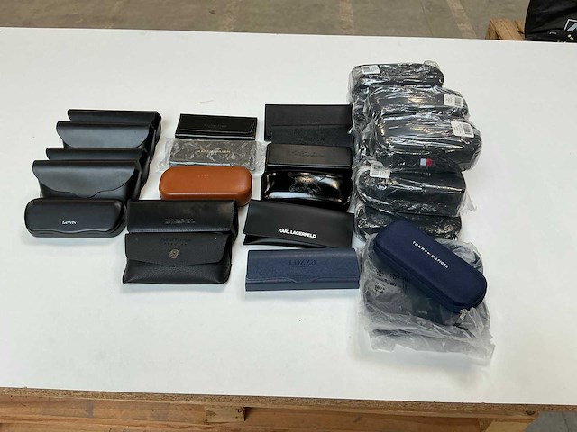 Designer brillendozen & -hoesjes (31x) - afbeelding 1 van  9