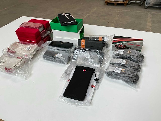 Designer brillendozen & -hoesjes (50x) - afbeelding 1 van  12