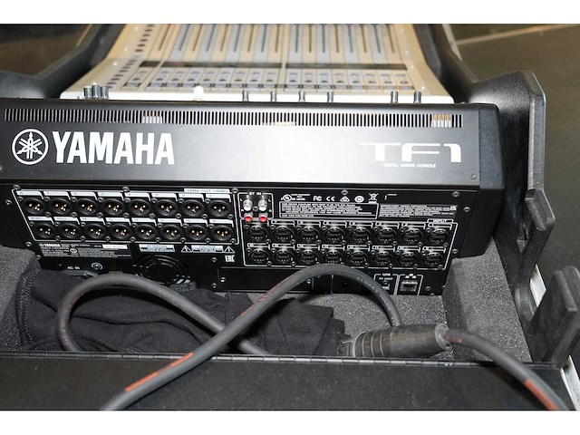 Desk yamaha tf1 + flightcase - afbeelding 1 van  2