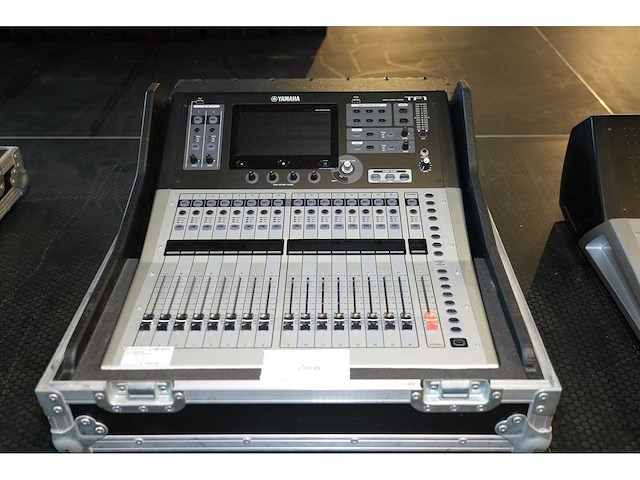 Desk yamaha tf1 + flightcase - afbeelding 2 van  2