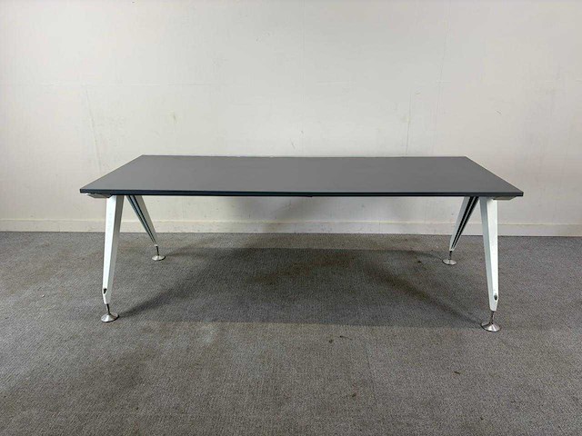 Desk - afbeelding 1 van  3