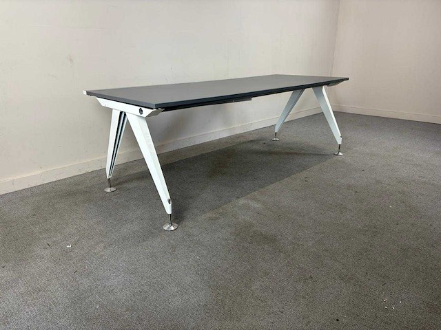 Desk - afbeelding 2 van  6