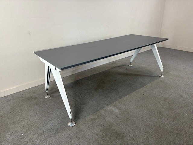 Desk - afbeelding 3 van  6